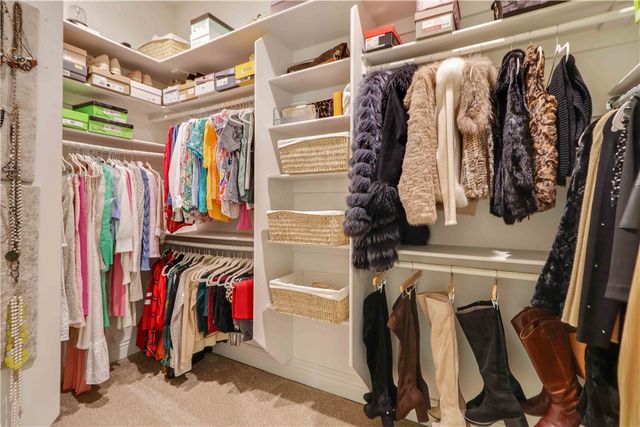 562 Winding Spring Drive, Fayetteville, AR 72703