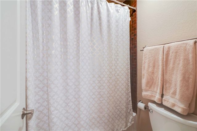 562 Winding Spring Drive, Fayetteville, AR 72703