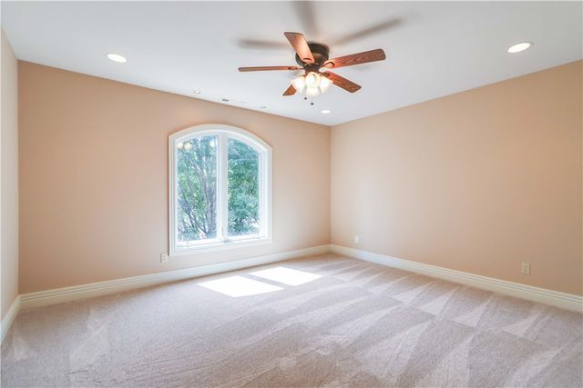 562 Winding Spring Drive, Fayetteville, AR 72703