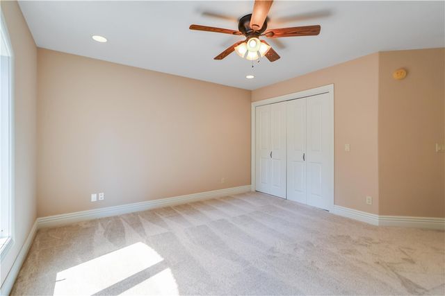 562 Winding Spring Drive, Fayetteville, AR 72703