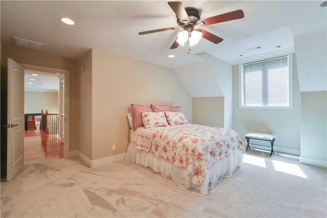 562 Winding Spring Drive, Fayetteville, AR 72703