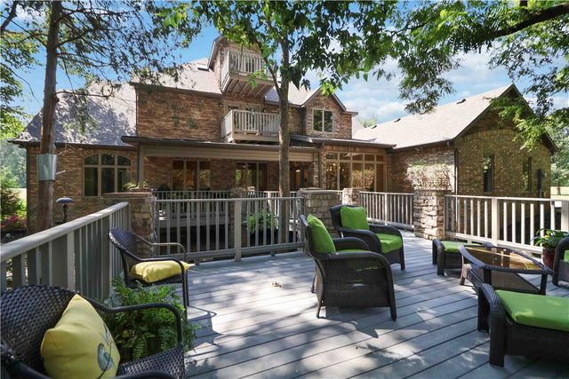 562 Winding Spring Drive, Fayetteville, AR 72703