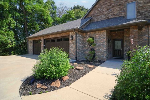 562 Winding Spring Drive, Fayetteville, AR 72703