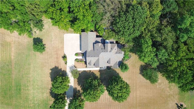 562 Winding Spring Drive, Fayetteville, AR 72703