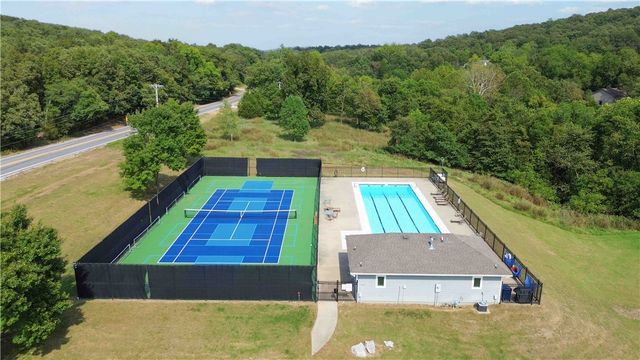 562 Winding Spring Drive, Fayetteville, AR 72703