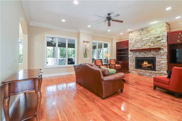 562 Winding Spring Drive, Fayetteville, AR 72703