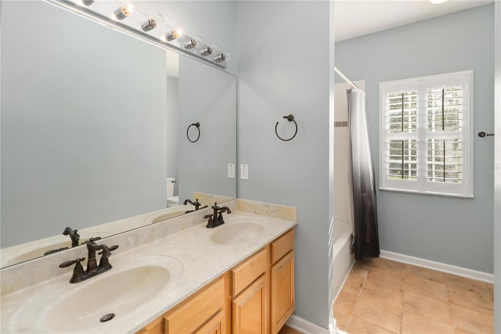 Image 19 of property listing at 8719 SILK BAY PLACE, Orlando, FL 32827