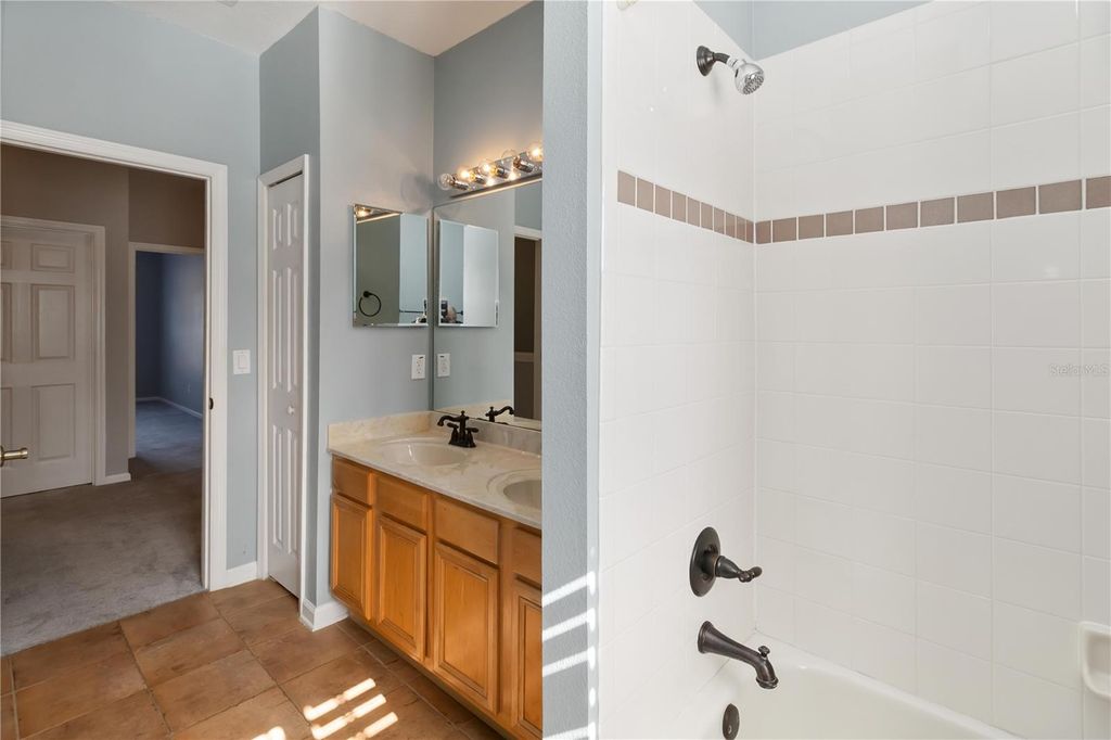 Image 20 of property listing at 8719 SILK BAY PLACE, Orlando, FL 32827