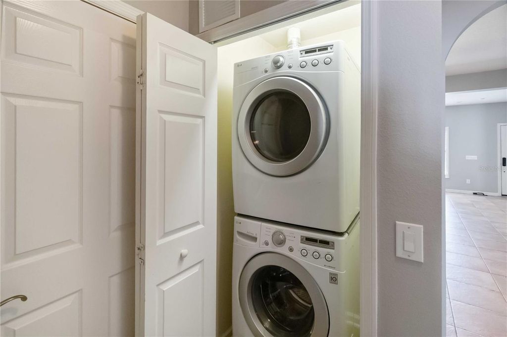 Image 22 of property listing at 8719 SILK BAY PLACE, Orlando, FL 32827