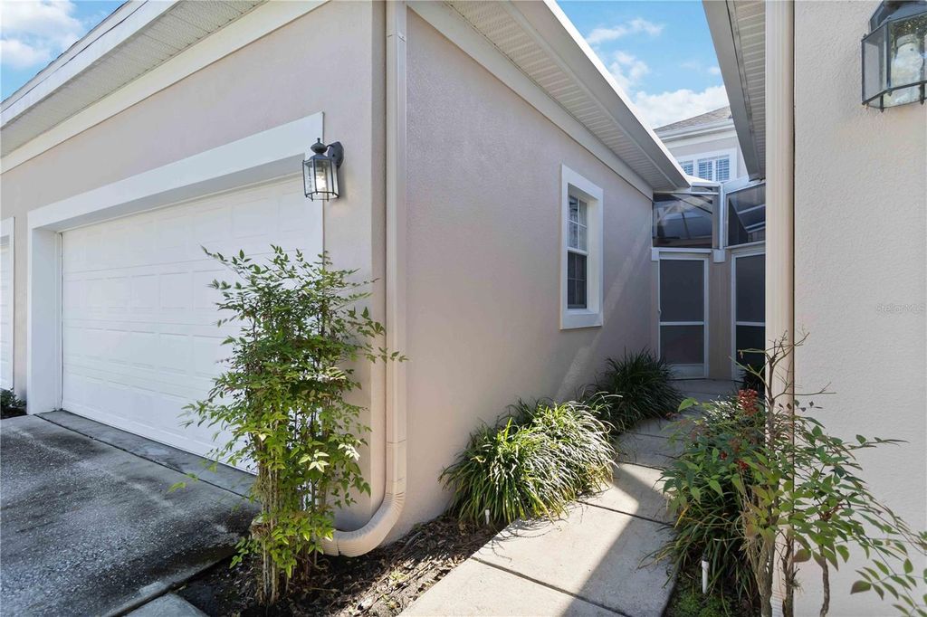 Image 27 of property listing at 8719 SILK BAY PLACE, Orlando, FL 32827