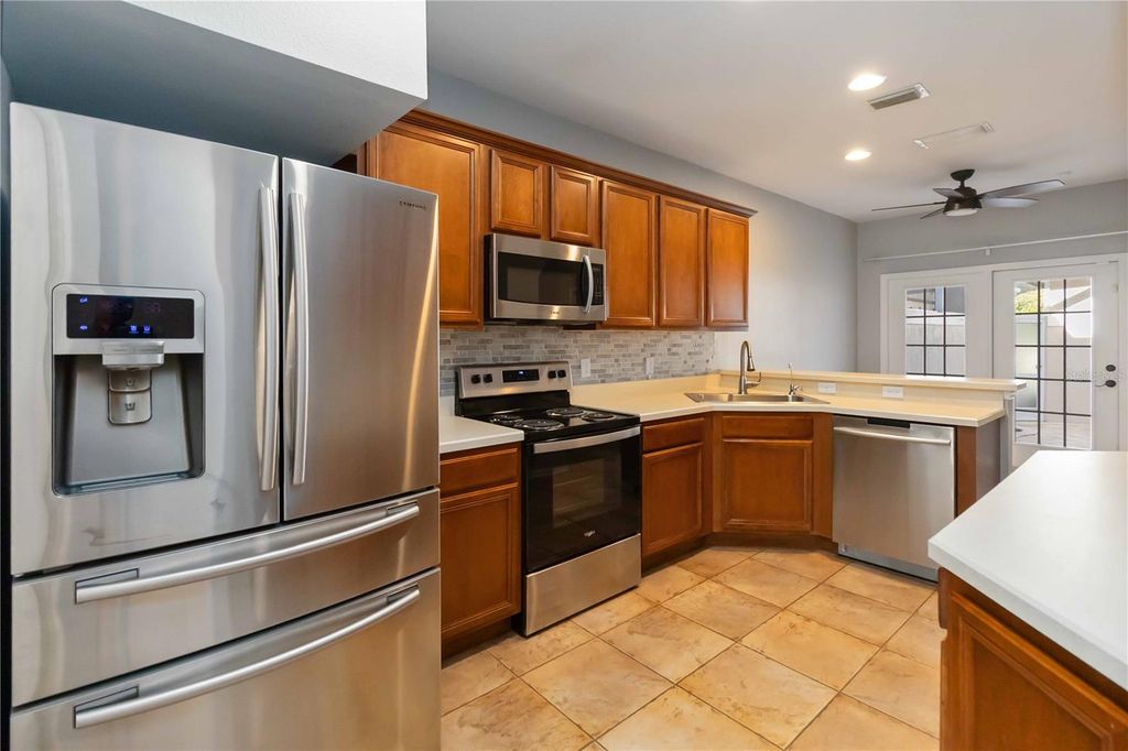 Image 7 of property listing at 8719 SILK BAY PLACE, Orlando, FL 32827