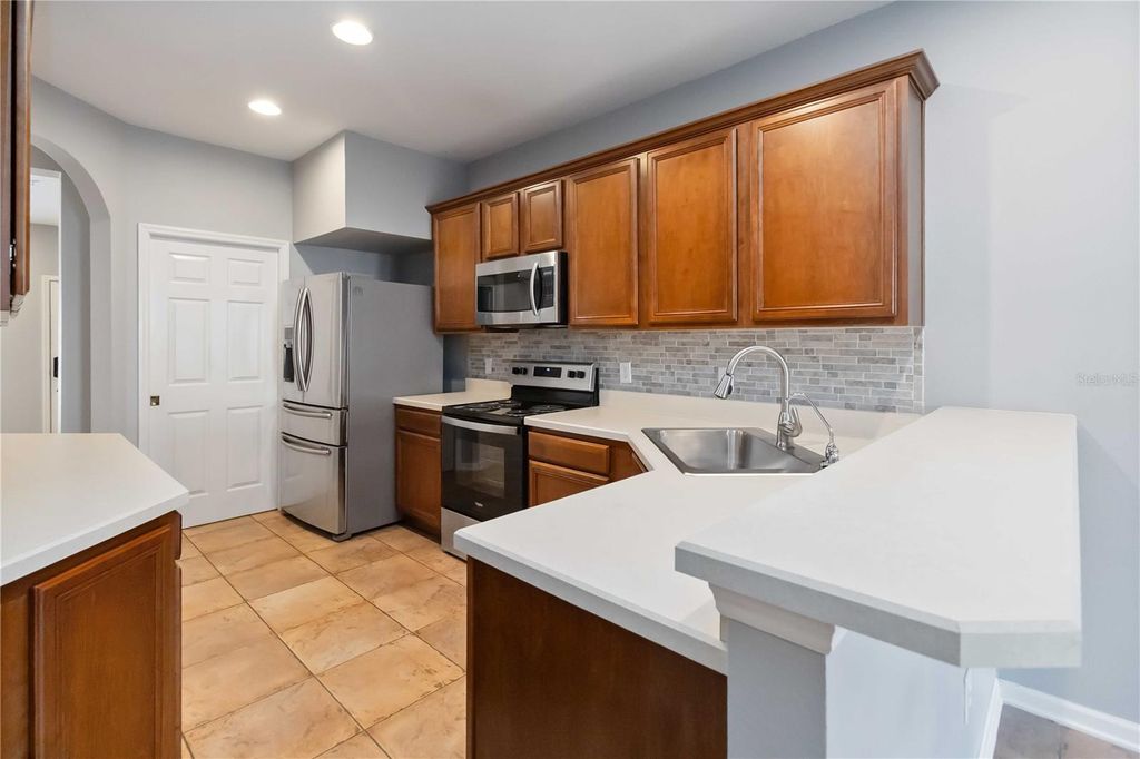 Image 8 of property listing at 8719 SILK BAY PLACE, Orlando, FL 32827