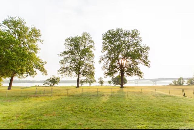 39 Plantation Drive, Little Rock, AR 72206