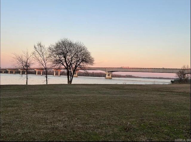 39 Plantation Drive, Little Rock, AR 72206