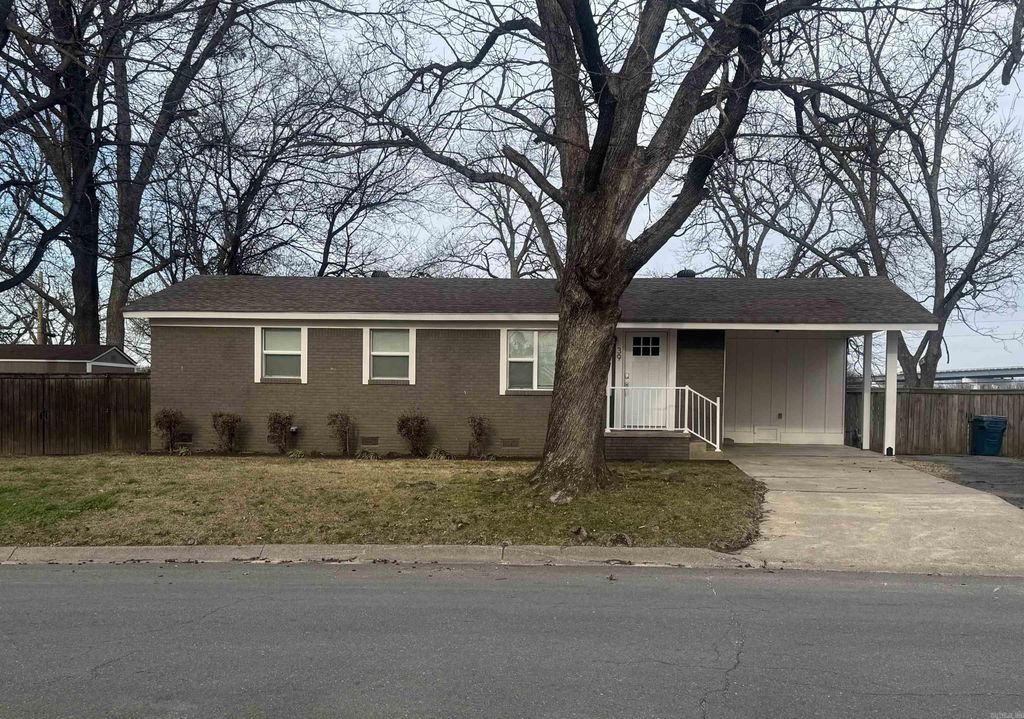 39 Plantation Drive, Little Rock, AR 72206