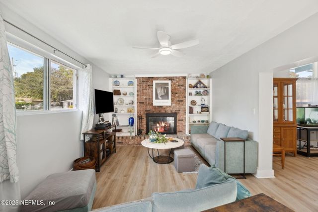 7428 SANDHURST Road S, Jacksonville, FL 32277