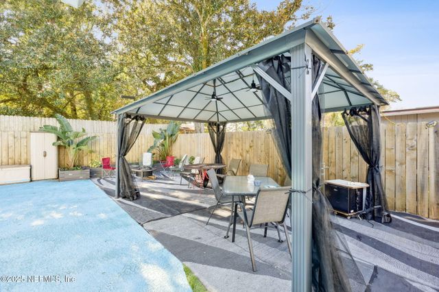 7428 SANDHURST Road S, Jacksonville, FL 32277