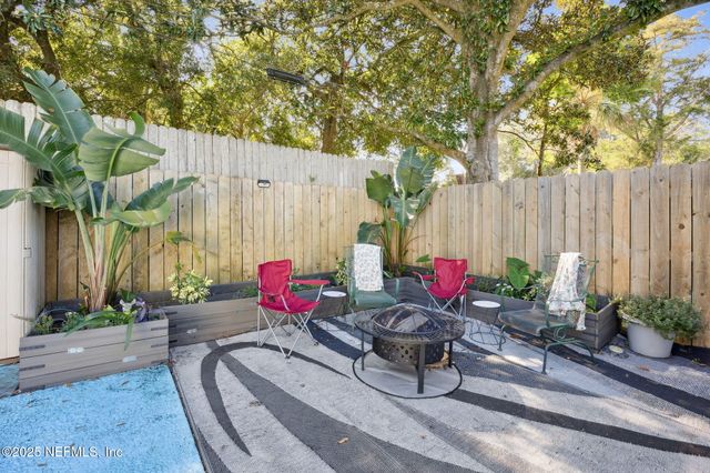 7428 SANDHURST Road S, Jacksonville, FL 32277