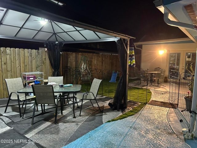 7428 SANDHURST Road S, Jacksonville, FL 32277