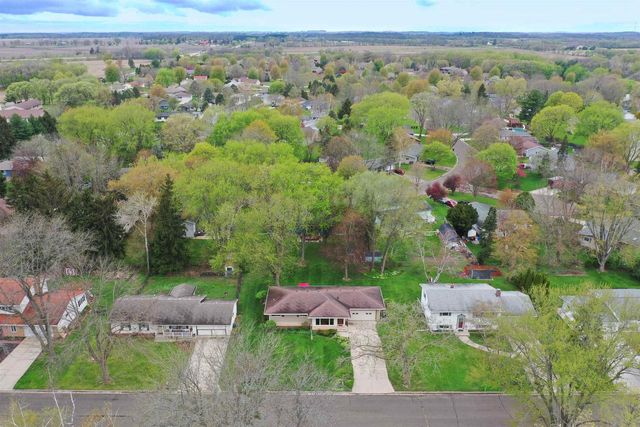 416 S Woodland Drive, Whitewater, WI 53190