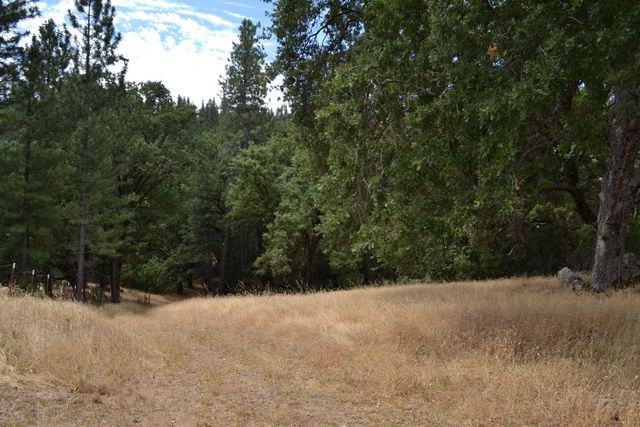 8600 Lodestone Rd, Somerset, CA 95684