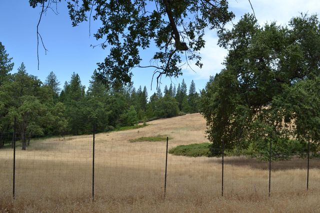 8600 Lodestone Rd, Somerset, CA 95684