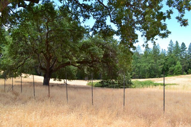 8600 Lodestone Rd, Somerset, CA 95684