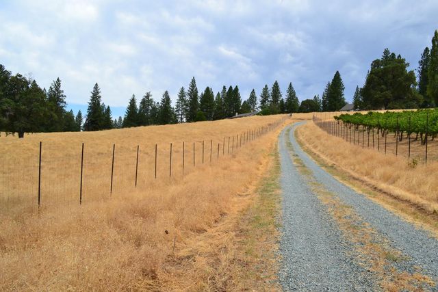 8600 Lodestone Rd, Somerset, CA 95684
