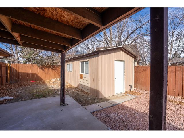 28 University Dr, Longmont, CO 80503