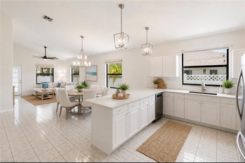 594 108th AVE N, NAPLES, FL 34108 — photo 4