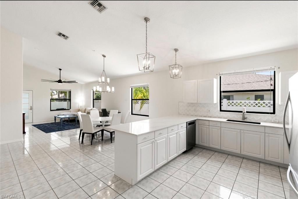 594 108th AVE N, NAPLES, FL 34108 — photo 5