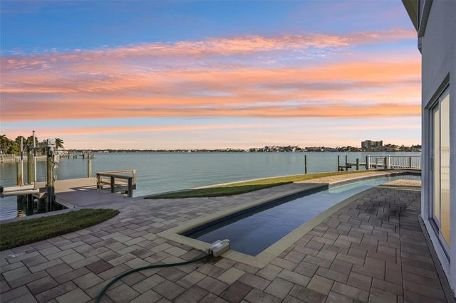 11055 6TH STREET E, Treasure Island, FL 33706