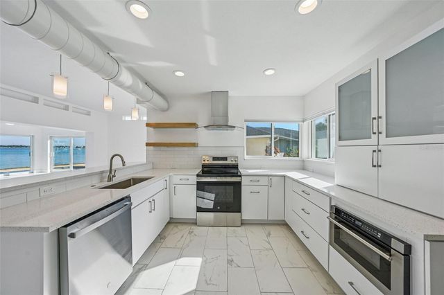 11055 6TH STREET E, Treasure Island, FL 33706