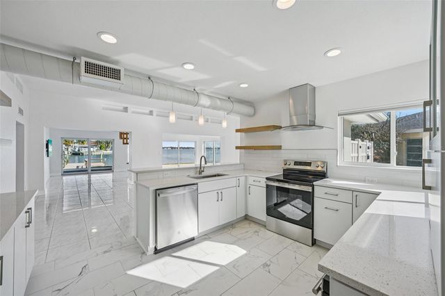 11055 6TH STREET E, Treasure Island, FL 33706