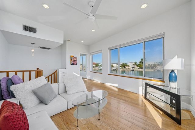 11055 6TH STREET E, Treasure Island, FL 33706