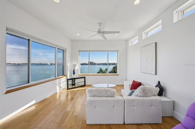 11055 6TH STREET E, Treasure Island, FL 33706