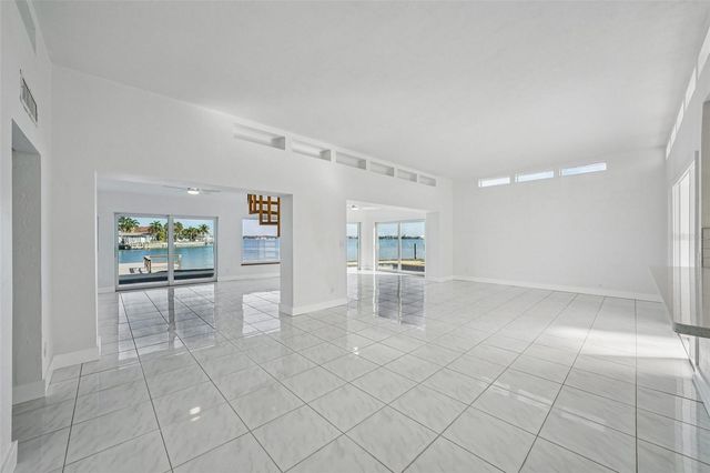 11055 6TH STREET E, Treasure Island, FL 33706