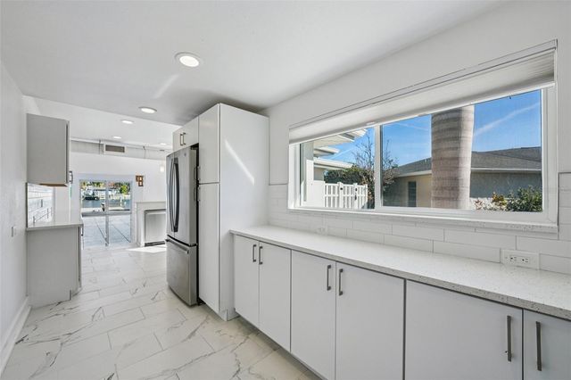 11055 6TH STREET E, Treasure Island, FL 33706