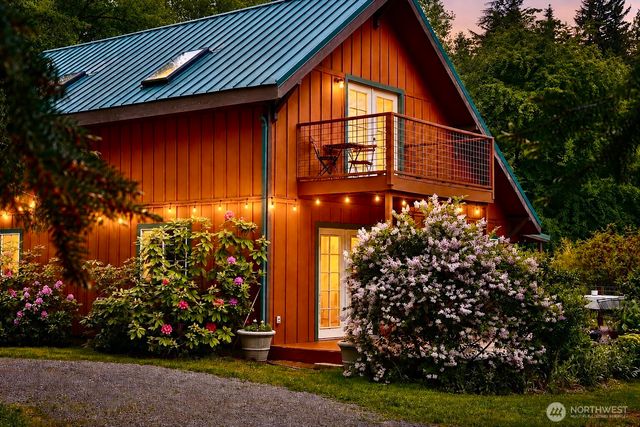 6939 Old Wagon Road, Clinton, WA 98236