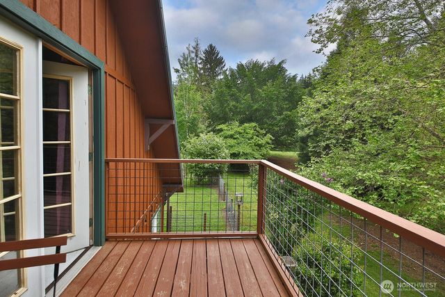 6939 Old Wagon Road, Clinton, WA 98236