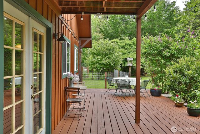6939 Old Wagon Road, Clinton, WA 98236