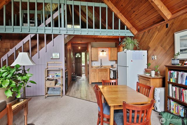 6939 Old Wagon Road, Clinton, WA 98236