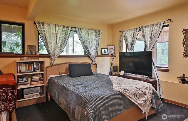 6939 Old Wagon Road, Clinton, WA 98236