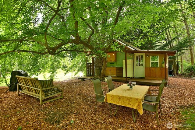 6939 Old Wagon Road, Clinton, WA 98236