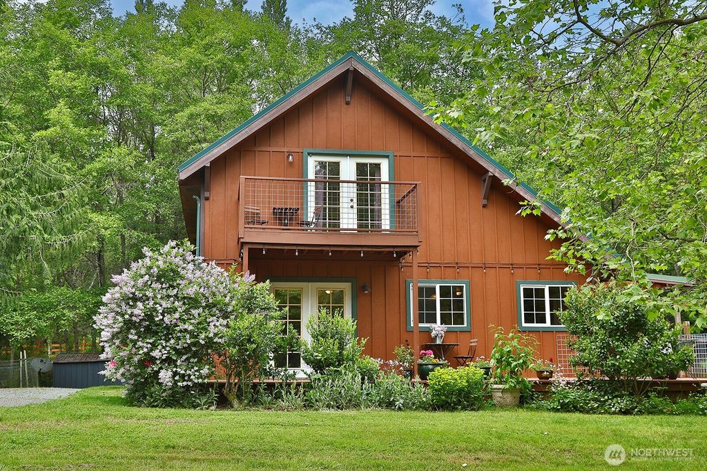 6939 Old Wagon Road, Clinton, WA 98236