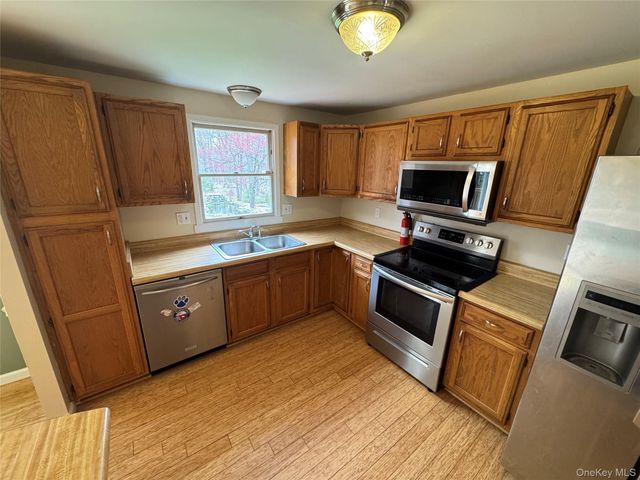 1325 Wurtsboro Mountain Road, Wurtsboro, NY 12790