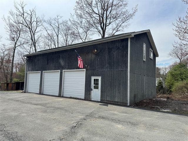 1325 Wurtsboro Mountain Road, Wurtsboro, NY 12790