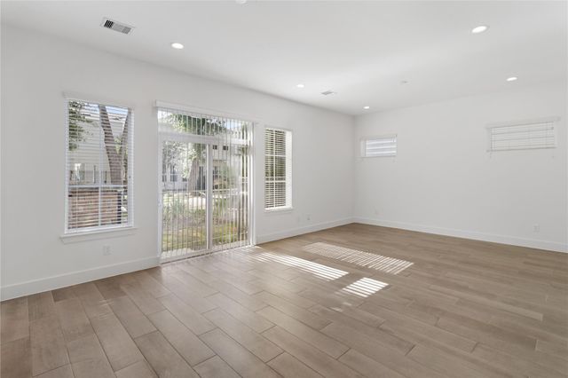 7702 West Side Villas Lane, Houston, TX 77055