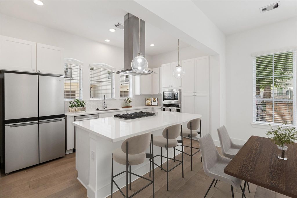 7702 West Side Villas Lane, Houston, TX 77055