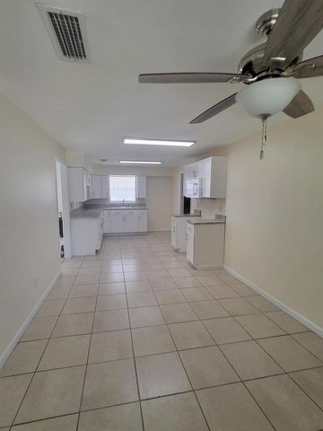5011 S 2ND Street S, Fort Pierce, FL 34982